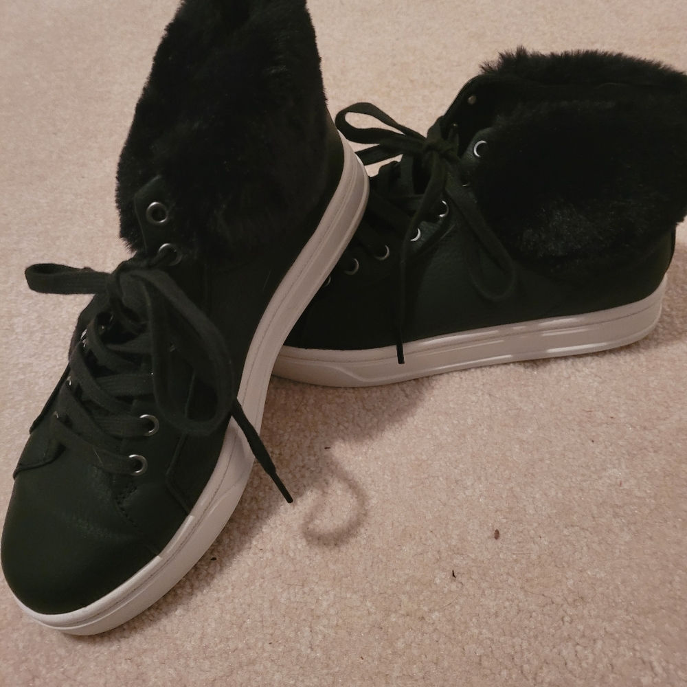 Koolaburra Black Lace Up Boots with Black Fur - Picture 3 of 5